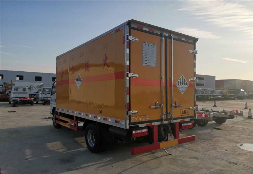 東風天龍前四后八鋁合金油罐車國六